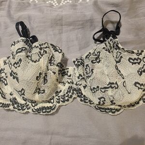 Elegant Lace Underwire Bra - Black and Cream